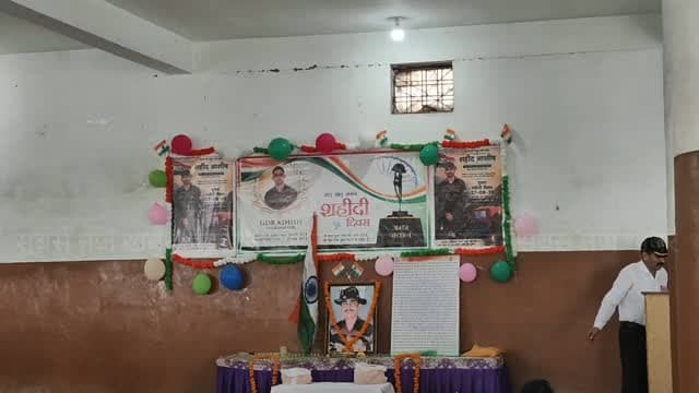 Paonta Sahib: शही*द आशीष चौहान के शही*दी दिवस पर भरली में गूंजा "भारत माता की जय" का जयघोष...
@topfans सबसे तेज खबर Sukhvinder Singh Sukhu Paonta Sahib DC Sirmaur CMO Himachal #army #armylover #Shaheed #exarmy