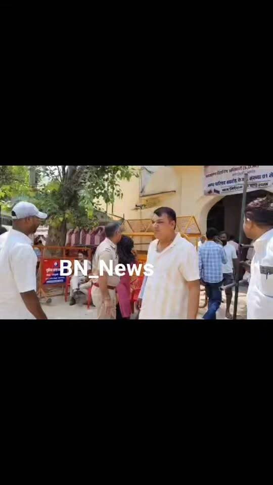 निकाय चुनावों के नामांकन प्रक्रिया को देखते हुए बहरोड़ एसडीएम कार्यालय में बढ़ी आमजन के साथ ही दावेदारों व समर्थकों की आवाजाही
तहसील कार्यालय के बाहर की गई बैरिकेडिंग