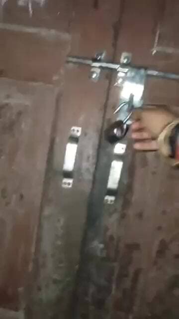 मुंडेर में बंद मकान का ताला तोड़कर चोरी का प्रयास, गांव के युवक पर आरोप