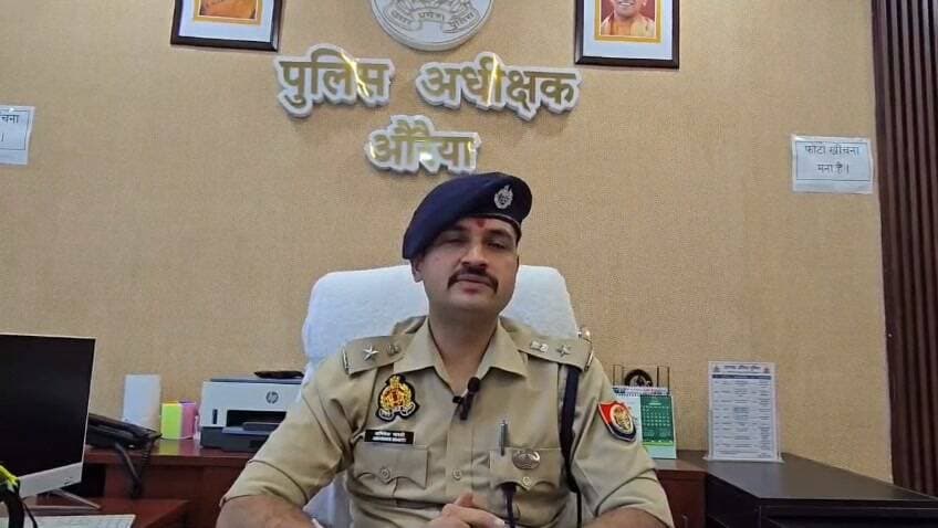 #पुलिस अधीक्षक अभिषेक भारती औरैया द्वारा रक्षाबंधन त्योहार के दृष्टिगत आमजन से यातायात नियमों का पालन करने की अपील की गई।
#UPNews
