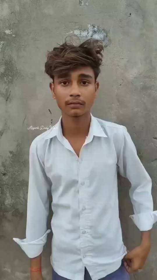 #अलीगढ़ गभाना के इंटर कॉलेज में दलित छात्रा से मारपीट का मामला, अध्यापक पर जातिसूचक शब्दों के इस्तेमाल का आरोप; परिजनों में रोष, निष्पक्ष जांच और कार्रवाई की मांग, आरोपों की जांच के बाद सामने आएगी पूरी सच्चाई।
#Aligarh #Gabhana #BreakingNews #DalitStudent #UttarPradesh