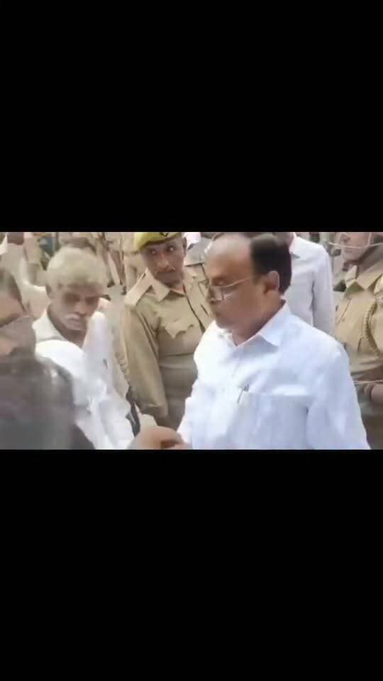 बहराइच में धरना स्थल पर पहुंचे SDM महसी के साथ भीम आर्मी कार्यकर्ताओं की हॉट_टॉक,मामला रास्ते का विवाद..