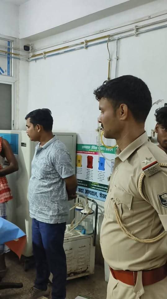 फसल काटने के विवाद में
जमकर हुई मारपीट।
देखिए