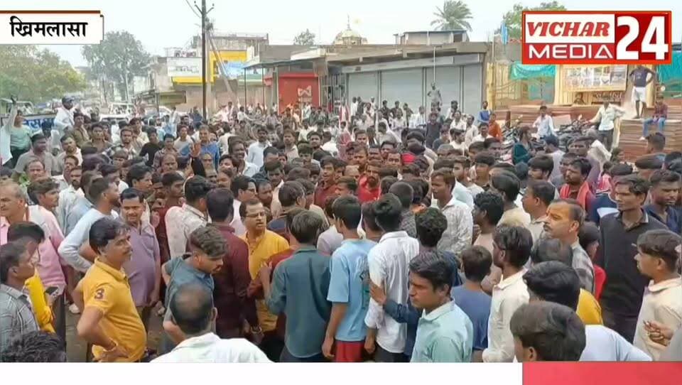 माता के दरबार में चोरी करने वाले दबोचे, थाने के बाहर उमड़ी भीड़ बोली- आरोपियों का जुलूस निकालो #bina #binanews #binavidhansabha #khurai #khurainews #khuraimadhyapradesh #KhuraiNews #khimlasa #chor #mandir #chori #hangama #court #jail #jailer #breking #BreakingNews