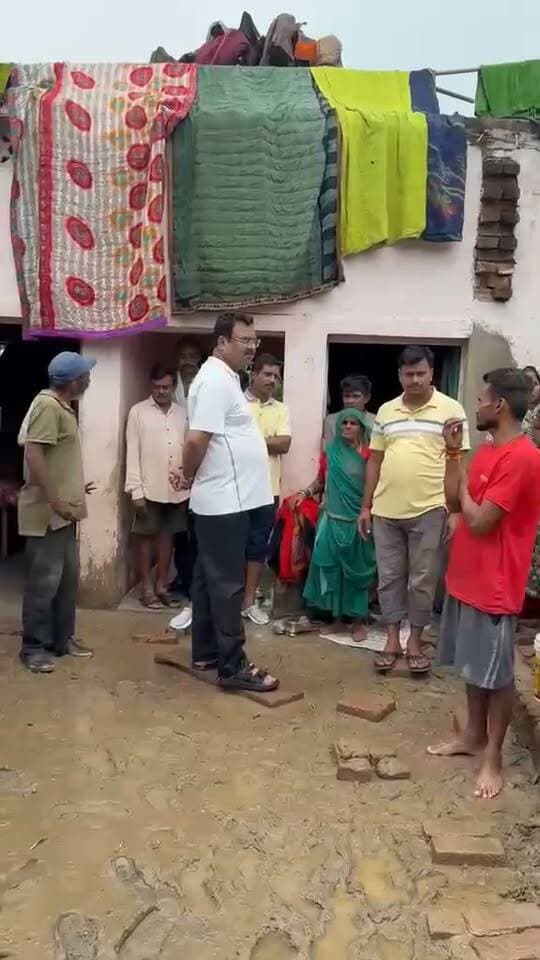 बाढ़ प्रभावित गाँवों में पहुँचे सतना विधायक
प्रभावित लोगों से जानी उनकी समस्याएं और संभव मदद का दिया भरोसा