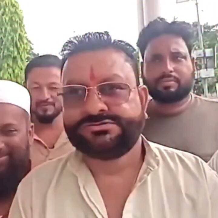 बहराइच में अज्ञात हमलावरों ने सभासद पर किया हमला सभासद को लाठी, डंडे से जमकर पीटा मोहल्ला मेवातीपुरा के सभासद है अकील खरादी कोतवाल नगर बृजेंद्र मिश्रा को दी गई तहरीर