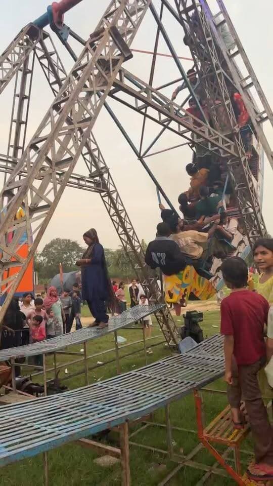 गाँव चांदहट में फिर लौटी तीज की पुरानी संस्कृति, बुजुर्ग महिलाओं ने मनाया तीज का त्योहार 🌿🎉
#Chandhat #TeejFestival
#HaryanaCulture #DesiCulture #TraditionalCulture