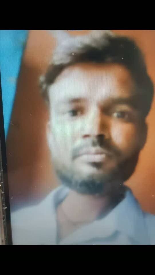 गुमशुदा धर्मेन्द्र सिंह दिवाकर की तलाश, पुलिस ने जारी की सूचना
मुरैना के अम्बाह थाना क्षेत्र के ग्राम वरवाई निवासी 25 वर्षीय धर्मेन्द्र सिंह दिवाकर के गुम होने के मामले में उनकी पतारसी के लिए सूचना प्रकाशित की गई है।
माननीय उच्च न्यायालय, खण्डपीठ ग्वालियर के निर्देश पर पुलिस ने आमजन से अपील की है कि धर्मेन्द्र सिंह दिवाकर के संबंध में किसी भी व्यक्ति को कोई जानकारी मिले तो तत्काल थाना अम्बाह, जिला मुरैना को सूचना दें।
पुलिस का कहना है कि प्राप्त जानकारी से धर्मेन्द्र की तलाश में मदद मिलेगी।