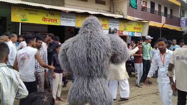 मोहन बड़ोदिया में निकली बाबा महाकाल की भव्य शाही सवारी, फूलों की वर्षा से हुआ भव्य स्वागत
