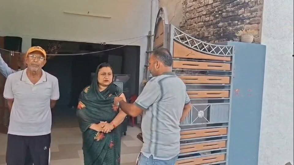 कांग्रेस का सिंबल मिलने पर वार्ड नम्बर 15 से कॉंग्रेस प्रत्याशी मोनिका गर्ग ने वार्डवासियों और पार्टी का जताया आभार,
कांग्रेस प्रवक्ता महेंद्र सिंह बुट्टर ने आमजन से की अपील