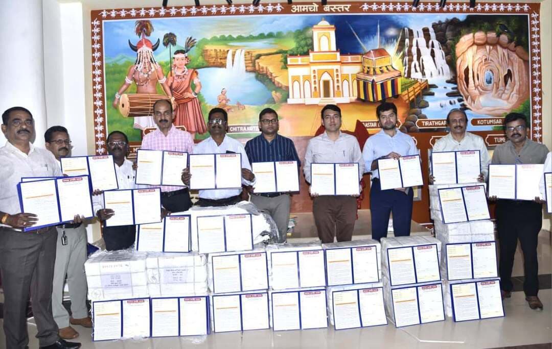 उत्कृष्ट बस्तर अभियान से बोर्ड परीक्षा की तैयारी को नई दिशा।
कक्षा 10वीं-12वीं के विद्यार्थियों की शैक्षणिक प्रगति दर्ज करने के लिए मूल्यांकन पत्रिकाएं उपलब्ध कराई गईं।
मासिक टेस्ट व परीक्षा परिणामों के साथ अभिभावकों को भी प्रगति की जानकारी मिलेगी।
#उत्कृष्ट_बस्तर #Bastar #Education