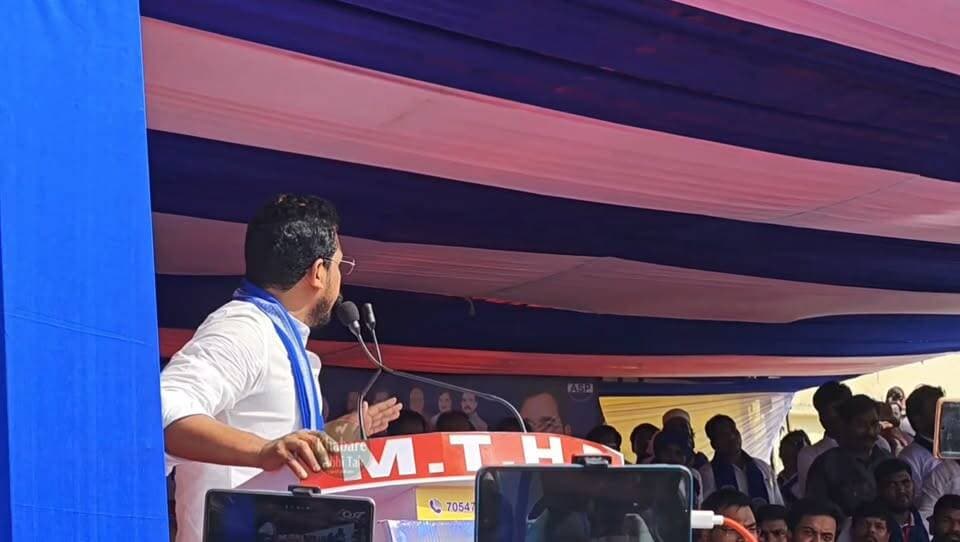 मधुबन में गरजे आजाद समाज पार्टी के राष्ट्रीय अध्यक्ष चंद्रशेखर आजाद ‘रावण’, 2027 को लेकर भरी हुंकार
#खबरेंअभीतक #KhabareAbhiTak #ChandrashekharAzad #Madhuban