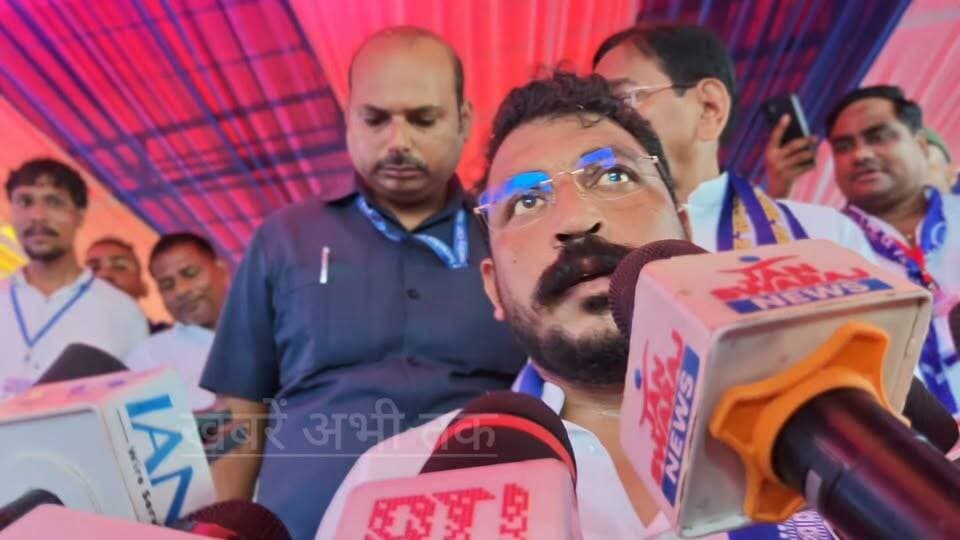 मधुबन पहुंचे आजाद समाज पार्टी के राष्ट्रीय अध्यक्ष चंद्रशेखर आजाद, 2027 चुनाव को लेकर किया बड़ा दावा
#खबरेंअभीतक #KhabareAbhiTak #ChandrashekharAzad #Madhuban