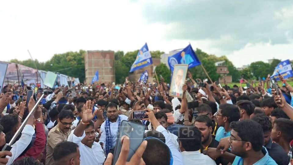 मधुबन में पहुंचे चंद्रशेखर आजाद तो उमड़ पड़ा जनसैलाब, हजारों की संख्या में पहुंचे समर्थक | देखें VIDEO #खबरेंअभीतक #KhabareAbhiTak #चंद्रशेखरआजाद #मधुबन