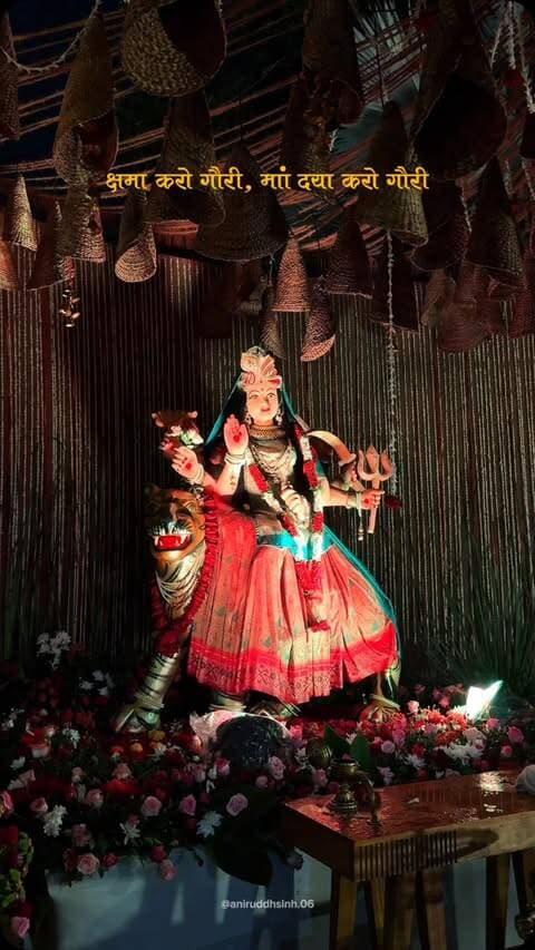 This part of the aarti when everyone bows down and ask for
forgiveness 🙇🏻♂️
.
.
Follow for more content- @aniruddhsinh.06
.
.
#navratri #garba #ahmedabad #culture #india