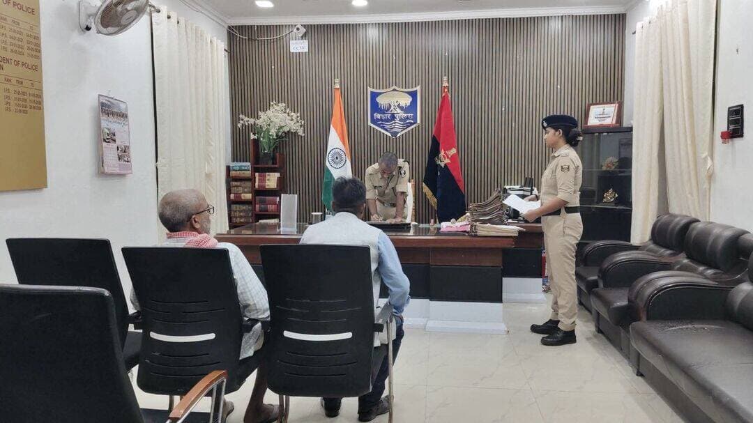 छपरा पुलिस अधीक्षक द्वारा कार्यालय में किया गया जनसुनवाई लोगों को जगह न्याय के उम्मीद पहुंचे आवेदन लेकर
<nis:link nis:type=tag nis:id=newsbihar nis:value=newsbihar nis:enabled=true nis:link/> <nis:link nis:type=tag nis:id=nonfolowar nis:value=nonfolowar nis:enabled=true nis:link/> <nis:link nis:type=tag nis:id=newsbigar nis:value=newsbigar nis:enabled=true nis:link/> <nis:link nis:type=tag nis:id=saran nis:value=saran nis:enabled=true nis:link/> <nis:link nis:type=tag nis:id=electrician nis:value=electrician nis:enabled=true nis:link/> <nis:link nis:type=tag nis:id=saran nis:value=saran nis:enabled=true nis:link/> <nis:link nis:type=tag nis:id=news nis:value=news nis:enabled=true nis:link/> <nis:link nis:type=tag nis:id=follower nis:value=follower nis:enabled=true nis:link/>