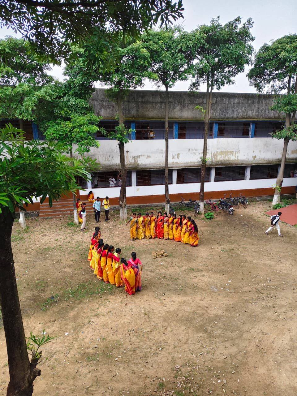 পুরুলিয়ার জয়পুর কলেজের করম উৎসব চিত্র।