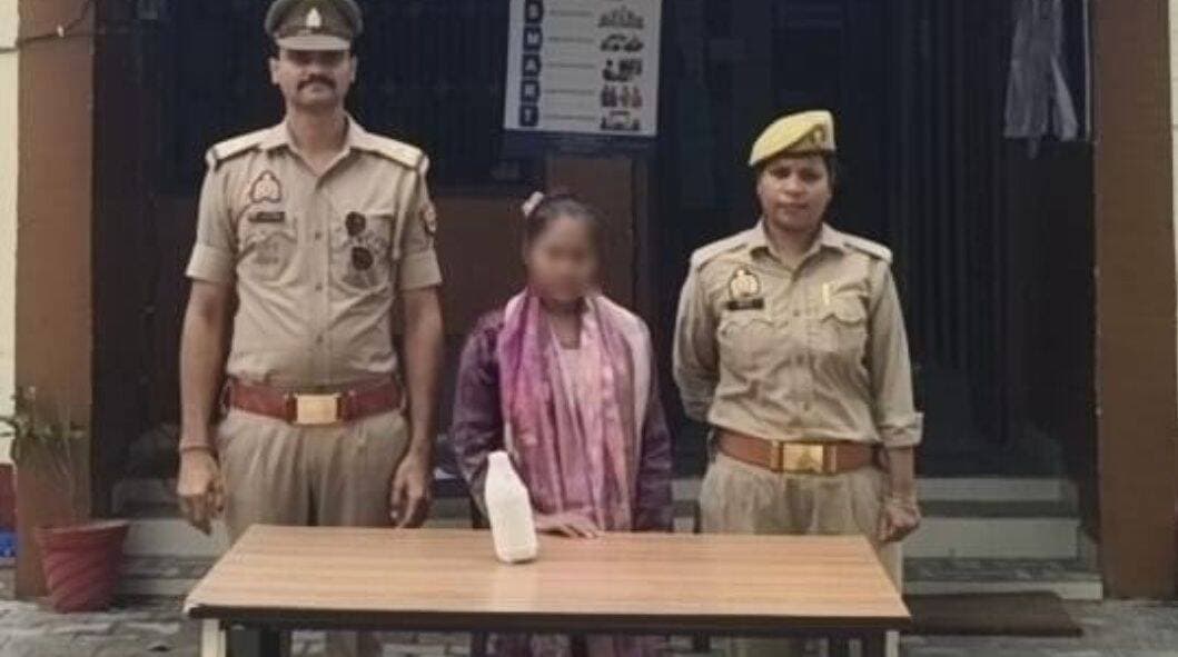 पति से विवाद के बाद प्राइवेट पार्ट पर तेजाब डालने वाली पत्नी गिरफ्तार, बोतल बरामद
आजमगढ़
https://abckhabar.in/?p=8585