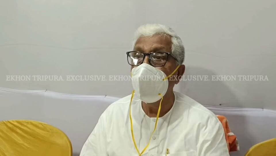 বামুটিয়ায় সিপিআইএম প্রাক্তন মুখ্যমন্ত্রী'কে টার্গেট করে জনতার "হায় হায়" স্লোগানের পরিপ্রেক্ষিতে, "সারা দেশজুড়ে প্রধানমন্ত্রী হায় হায়,,,আমি নয়!"- এমনটাই বললেন প্রাক্তন মুখ্যমন্ত্রী মানিক সরকার।