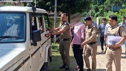 कोटद्वार में पकड़ा गया यूटीईटी परीक्षा में फर्जी अभ्यर्थी, विशाल की जगह परीक्षा दे रहा था बिजनौर...see more