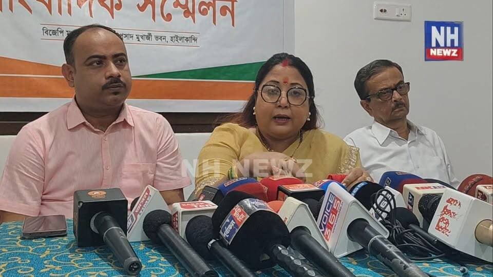 আলগাপুর-কাটলীছড়া নিয়ে কি বললেন অসম রাজ্য বিজেপি সহ-সভানেত্রী মুন স্বর্ণকার ?
#Assam #Katlicherra #BarakValley #Hailakandi #ExclusiveReport #NortheastIndia #MLA #NH_NEWZ #BJPGovernment #MoonSwarnakar