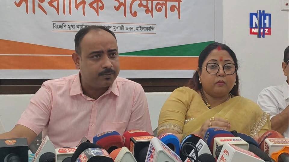 কংগ্রেসকে কড়া বার্তা পৌরপতি মানব চক্রবর্ত্তীর, কী বললেন বিজেপির এই নেতা ?
#NHNEWZ #hailakandinews #Katlicherra #BarakValley #Hailakandi #ExclusiveReport #NortheastIndia #MLA #NH_NEWZ