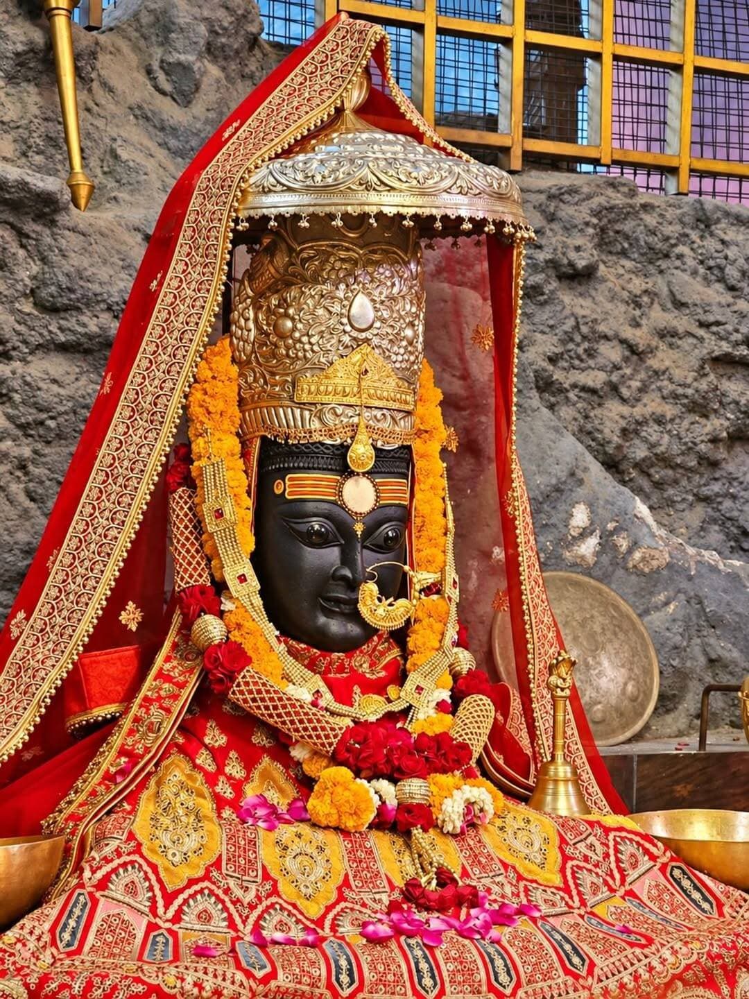 जय माँ धारी देवी!
माँ धारी सभी के बिगड़े काम बनाएँ, सबके जीवन में सुख-समृद्धि लाएँ और सभी भक्तों पर अपनी कृपा बनाए रखें।
जय माँ धारी!