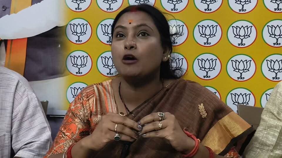 SIR विवाद पर BJP का पलटवार, मुंगेर में प्रेस कॉन्फ्रेंस कर ब्यूटी विश्वास ने रखा पार्टी का पक्ष
#SIR #BiharElection #BJP #Munger #BeautyBiswas #GyaneshKumar #Congress #INDIAAlliance #ElectionCommission #BiharPolitics #MungerNews #BiharNews #PoliticalNews Part 6