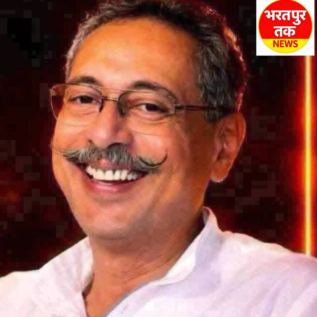 नगर निकाय चुनाव: पूर्व कैबिनेट मंत्री विश्वेंद्र सिंह ने कांग्रेस पर साधा निशाना, डोटासरा और जिलाध्यक्षों पर लगाए गंभीर आरोप
पूर्व कैबिनेट मंत्री और राजपरिवार के सदस्य विश्वेंद्र सिंह ने नगर निकाय चुनाव के नतीजों को लेकर कांग्रेस पार्टी पर जोरदार हमला बोला है। उन्होंने सोशल मीडिया पर पोस्ट साझा करते हुए भरतपुर और डीग जिले में पार्टी की स्थिति पर सवाल उठाए हैं।
टिकट वितरण में पक्षपात का आरोप
विश्वेंद्र सिंह ने भरतपुर जिलाध्यक्ष दिनेश सूपा और डीग जिलाध्यक्ष राजीव चौधरी पर अपने चहेतों को टिकट बांटने और पार्टी के असली कार्यकर्ताओं को दरकिनार करने का आरोप लगाया है। उनका कहना है कि निकाय चुनाव में कांग्रेस की हार का मुख्य कारण यही पक्षपात रहा है।
गोविंद सिंह डोटासरा पर भी निशाना
प्रदेश कांग्रेस अध्यक्ष गोविंद सिंह डोटासरा पर निशाना साधते हुए उन्होंने कहा कि डोटासरा दोनों जिलाध्यक्षों का बचाव कर रहे हैं।
सोशल मीडिया पोस्ट में लिखा:
"भरतपुर-डीग कांग्रेस का बटाधार - जिम्मेदार कौन? नगर निकाय में कांग्रेस की हार का एक ही कारण है - दोनों जिलाध्यक्षों ने चहेतों को टिकट बांटे और असली कार्यकर्ताओं को दरकिनार किया। जनता ने सबक सिखा दिया।"