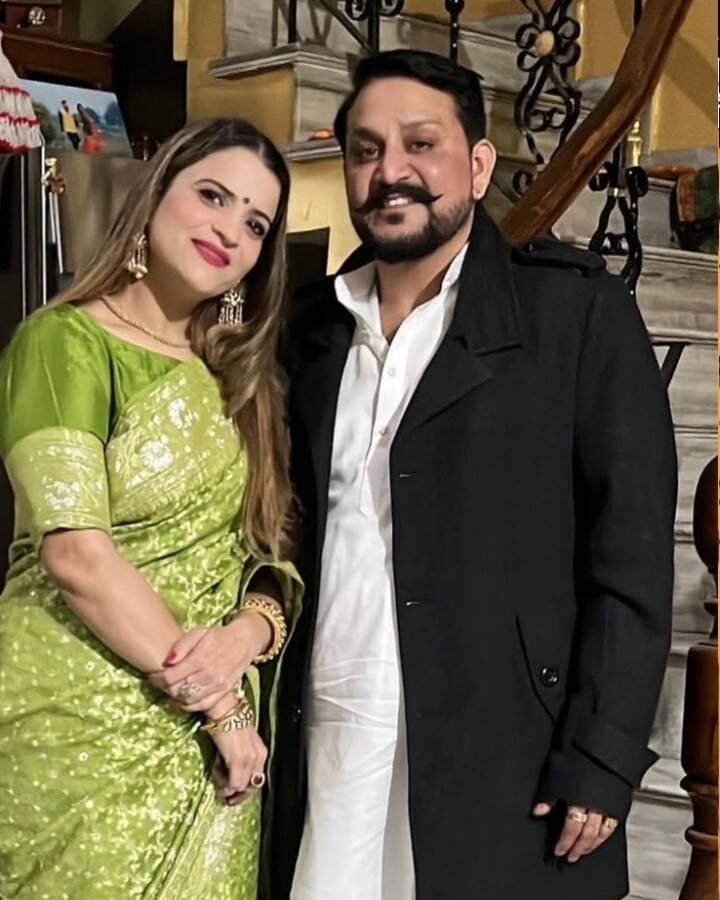 कांग्रेस नेता एवं ओबीसी मोर्चा, हरियाणा के उपाध्यक्ष श्री विक्रम सैनी जी एवं उनकी धर्मपत्नी प्रिंसिपल गुरजीत कौर सैनी जी को शादी की सालगिरह की बहुत-बहुत बधाई एवं हार्दिक शुभकामनाएं। 💐🎉
ईश्वर से प्रार्थना है कि आपका वैवाहिक जीवन सदैव प्रेम, विश्वास, सुख-समृद्धि और खुशियों से भरा रहे। आप दोनों हमेशा स्वस्थ, प्रसन्न एवं साथ-साथ खुश रहें। 🙏❤️
शुभकामनाओं सहित
📰 राष्ट्रीय कदम न्यूज़