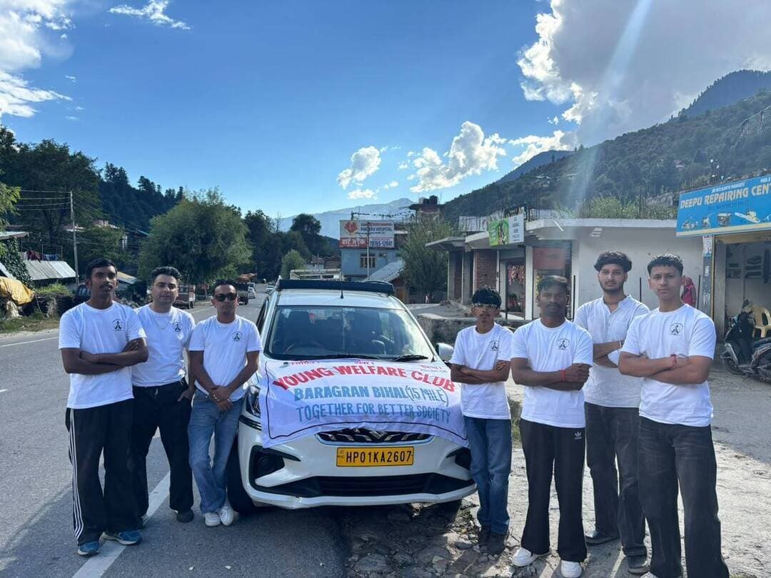 आज यंग वेलफेयर कल्ब 15 मील द्वारा मनाली के 18 मील में स्थित क्लाथ वृद्धाश्रम में राशन दान किए गए। जिसमें गांव के वरिष्ठ नागरिकों ने भी इसमें सहयोग किया और क्लब के सभी प्रमुख सदस्य उपस्थित रहे, क्लब द्वारा इस से पहले भी अनेकों कार्य किए हैं और हाल ही में क्लब द्वारा एक रक्तदान शिविर भी आयोजित किया था, क्लब के अध्यक्ष सारांश बौद्ध ने जानकारी देते हुए बताया कि यंग वेलफेयर क्लब समय समय पर सामाजिक कार्य करते आ रहे हैं और निकट भविष्य में भी अधिक से अधिक लोगों को क्लब में जोड़ा जाएगा जिसमें युवाओं को अधिक जोड़ कर समाज सेवा के लिए कार्य करते रहेंगे।
