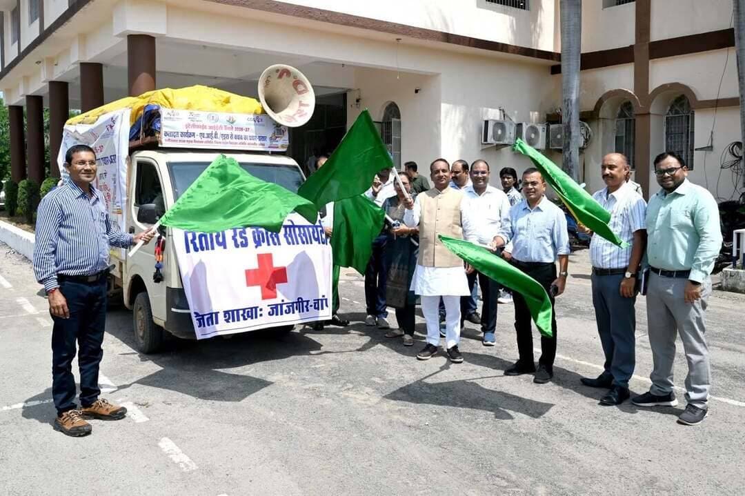 छत्तीसगढ़ रेडक्रॉस राज्य चेयरमैन की अध्यक्षता में जिला स्तरीय समीक्षा बैठक आयोजित
एचआईवी/एड्स जागरूकता रथ को रेडक्रॉस अध्यक्ष, कलेक्टर एवं एसपी ने हरी झंडी दिखाकर किया रवाना
टीबी मरीजों को पोषण किट वितरित, अंगदान का संकल्प लेने वाले नागरिकों को प्रमाण पत्र देकर किया सम्मानित