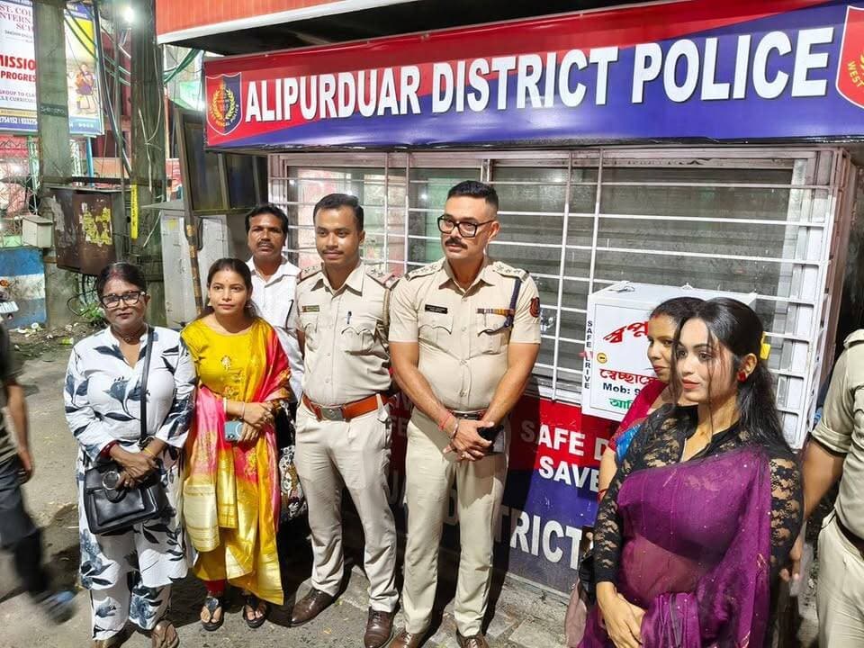 আলিপুরদুয়ারে পথচলতিদের উদ্দেশ্যে ট্রাফিক বুথে First Aid Box,স্বপ্নপূরণ স্বেচ্ছাসেবী সংস্থাকে সাধুবাদ
#firstaid #Initiativework #highlightseveryone