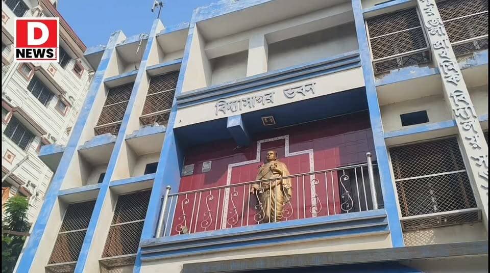 এবার জেলা বিদ্যালয় পরিদর্শকের কাছে অভিযোগ নিয়ে হাজির হলেন পশ্চিম মেদিনীপুর জেলার সরকারি সাহায্য বহির্ভূত প্রাথমিক ও উচ্চ প্রাথমিক বিদ্যালয় এর পরিচালক/পরিচালিকা বৃন্দরা! সময়সীমা বাড়ানোর সঙ্গে জটিল তথ্য বিষয়ে সরলীকরণের দাবি।এদিন এই কর্মসূচিতে PASCHIMBANGA PROGRESSIVE SCHOOL WELFARE ASSOCIATION তরফ ছিলেন সম্পাদক সৌমেন্দু চক্রবর্তী, সভাপতি সবিতা দুয়ারি,অভিজিৎ দাস, পায়েল দেবনাথ সহ অন্যান্যরা।
#Dnews #Sansad #Midnapore #Deputation #শিক্ষক