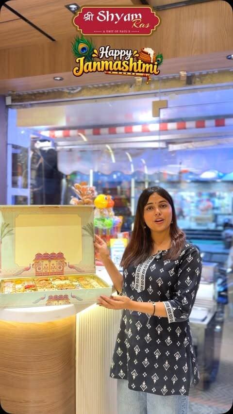 Make this Janmashtami extra special with your loved ones. Bring home the blessings, joy, and sweetness of Shree Krishna’s Janmotsav with our special festive offerings.
✨ Chappan Bhog Thali – A Divine Feast
🧈 Makhan Misri – Krishna’s Favourite Delight
💙 Festive Sweets – Made to Sweeten Your Celebrations
.
.
.
📍Lic building,near Paul’s kitchen restaurant,Rajkumargunj,Darbhanga
#darbhanga #shreeshyamras #janmashtami #sweets #chappanbhog