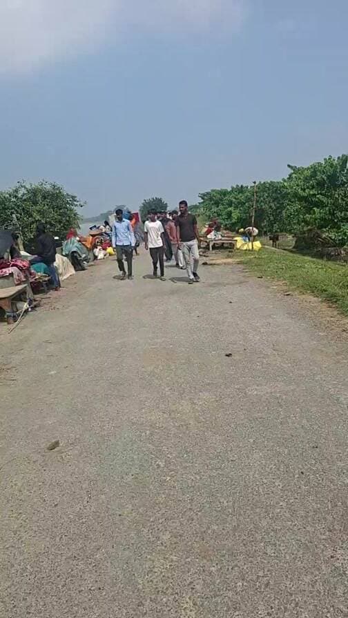 छपरा के पानापुर में बांध टूटा, तेजी से गांव में घुस रहा बाढ़ का पानी!