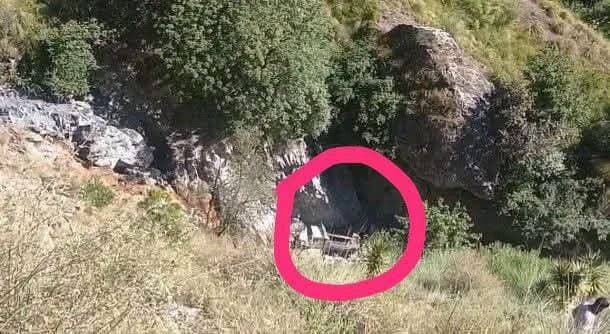 चंबा-सलूणी मार्ग पर भंत्युड पुल के पास पिकअप हादसा
आज सुबह करीब 8:30 बजे चंबा-सलूणी मार्ग पर भंत्युड पुल के पास एक पिकअप वाहन दुर्घटनाग्रस्त हो गई। हादसे में चालक सुरक्षित बताया जा रहा है, जिसे 108 एंबुलेंस के माध्यम से अस्पताल भेजा गया है। प्रारंभिक जानकारी के अनुसार वाहन पंजाब नंबर की है। सूचना मिलते ही सुरंगानी पुलिस चौकी की टीम मौके पर पहुंच गई है और मामले की जांच कर रही है।