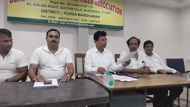 বর্ধমান ডিসটিক রাইস মিল অ্যাসোসিয়েশনের পক্ষ থেকে সাংবাদিক সম্মেলন।
#পলাশীবার্তা #vairal #news #WestBengal #LikeFollowShare #bardhman_news #PurbaBardhaman