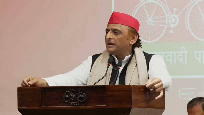 "पुलिस पर भरोसा नहीं किया जा सकता है, पुलिस बीजेपी का कार्यकर्ता बनकर काम कर रही है।
अखिलेश यादव।
#akhileshyadavsamajwadiparty