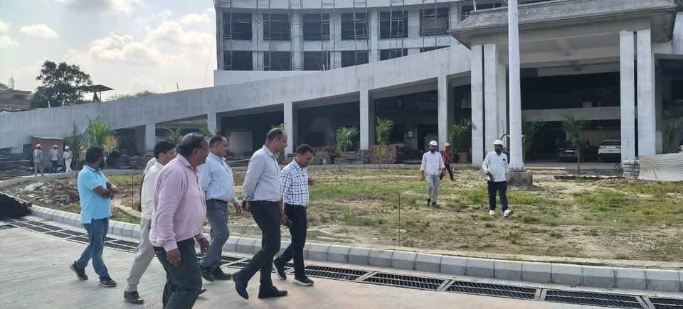 मुख्यमंत्री पुष्कर सिंह धामी के नेतृत्व में टनकपुर-पूर्णागिरि क्षेत्र में निर्माणाधीन विभिन्न कार्यों का जिलाधिकारी मनीष कुमार ने किया स्थलीय निरीक्षण
आईएसबीटी, शारदा घाट, किरोड़ा नाला, पूर्णागिरि रोपवे से लेकर चूका तक विकास कार्यों की प्रगति का लिया जायजा, गुणवत्ता के साथ शीघ्र पूर्ण करने के निर्देश