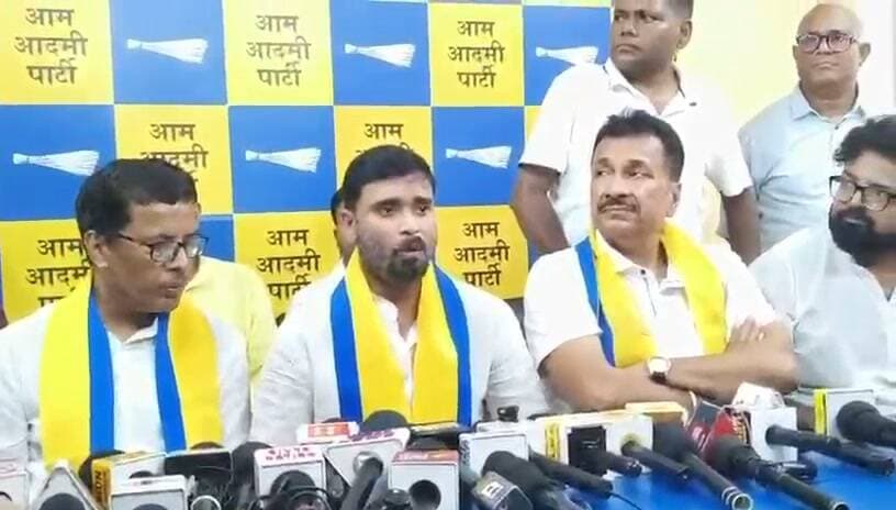 PATNA
*बिहार विधान परिषद चुनाव 2026
*AAP ने भी शिक्षक और स्नातक निर्वाचन सीट पर उम्मीदवार दिए*
*AAP के प्रदेश अध्यक्ष राकेश यादव ने उम्मीदवारों की पहली लिस्ट जारी की*
पटना स्नातक सीट से हिमांशु पटेल को उम्मीदवार बनाया
दरभंगा शिक्षक सीट से डॉ. शंभूनाथ ठाकुर
तिरहुत स्नातक सीट से ऋषि अग्रवाल को उम्मीदवार
कोशी स्नातक सीट से अधिवक्ता डॉ. मैथ्यू देव को उम्मीदवार बनाया