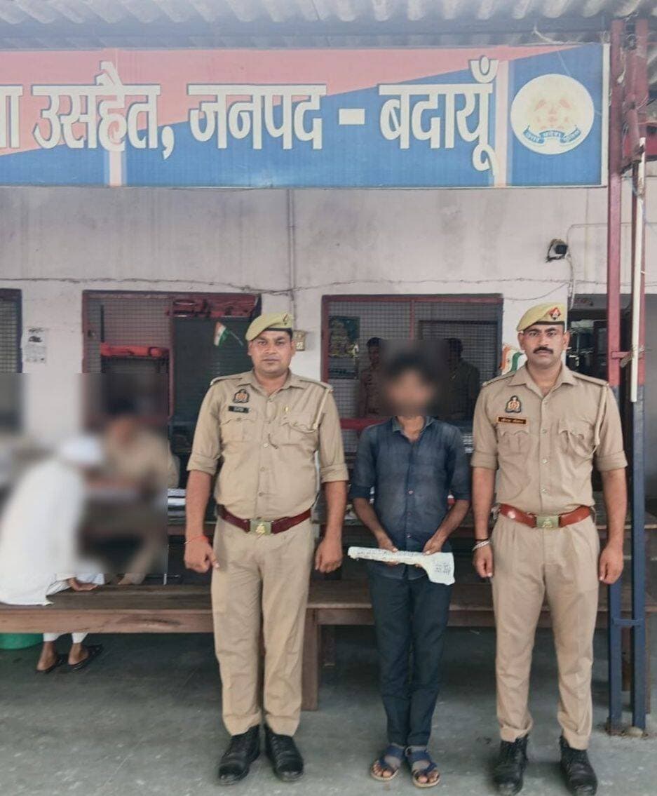 उसैहत थाना पुलिस ने बीहट निवासी आशीष सिंह को कुल्हाड़ी गिरफ्तार कर जेल भेजा है आशीष ने अपनी पत्नी को कुल्हाड़ी से बार कर हत्या की थी