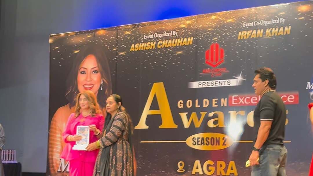 आगरा पहुंचीं बॉलीवुड अभिनेत्री महिमा चौधरी 🎬✨
Golden Excellence Award Show 2026 में प्रतिभाओं को किया सम्मानित