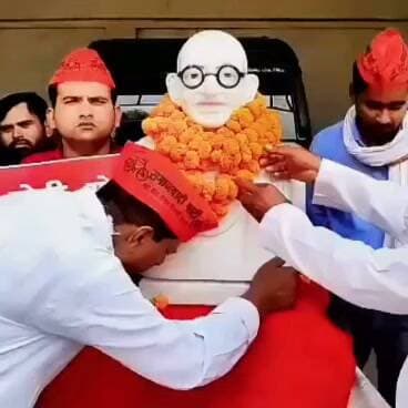 गांधी जी की जयंती पर यह वीडियो तेजी से सोशल मीडिया पर वायरल हो रहा है
#GandhiJayanti #MahatmaGandhi #GandhiJayanti2026 #2October #GandhiJi #महात्मागांधी #गांधीजयंती #वायरलवीडियो #ViralVideo #SocialMedia #Trending #LakhimpurKheri #KheriNews #UPNews #News18Hindi
