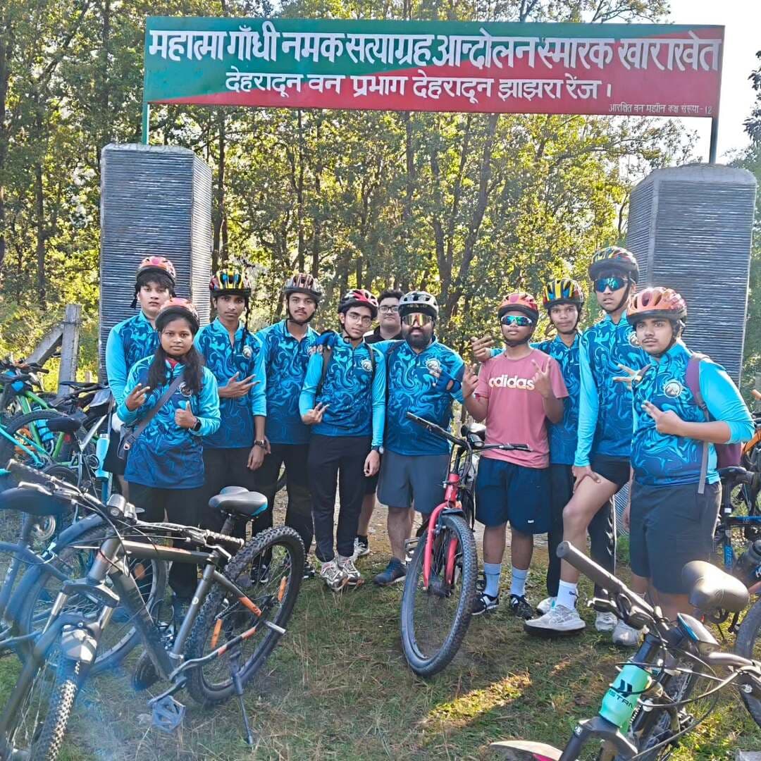 Tribute Ride 🚴♂️ Riding for Peace, Legacy, and Truth! 🇮🇳✨
On the occasion of Gandhi Jayanti, the Dehradun Cycling Club, in collaboration with the Dehradun Forest Department, took to the roads for a special Tribute Ride to Kharakhet! 🌿🕊️
Starting early at 5:00 AM from the iconic Clock Tower, our group of passionate cyclists pedaled through Ballupur, Panditwari, Premnagar, Nanda Ki Chowki, and Pondha, reaching the historic Mahatma Gandhi Salt Satyagraha Memorial Site at Kharakhet.
At Nanda Ki Chowki, officers and staff from the Forest Department joined us to lead the route, ensuring safety and guidance all the way. Led by our youth leader Pranay Pant, along with active participation from female youth leader Aarti and Club President Harisimran Singh, the ride honored the powerful legacy of Mahatma Gandhi and Uttarakhand’s brave freedom fighters who supported the 1930 Salt March movement. 🚩🌸
The ride concluded with a heartfelt floral tribute at the Kharakhet Memorial, spreading messages of peace, non-violence, environmental protection, and healthy living.
Heartfelt gratitude to the Dehradun Forest Department—especially DFO Mr. Vaibhav Singh, Ranger Mr. Sonal Paneru, Rajesh Kumar, Deputy Ranger Sanjeev Kumar Dubey, Forest Guard Khemraj Singh, and Beat Officers Ajay Kumar, Gobinda, and Mohan Lal—for their incredible support! 🙏🌳
Together, we ride for health, history, and a greener future. 🚴♀️💚
#GandhiJayanti
#DehradunCyclingClub
#CyclingInspiration
#SaltSatyagraha
#DehradunDiaries