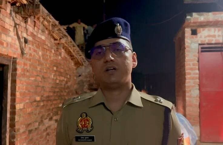 शाहजहांपुर: खौफनाक वारदात; मामूली बात पर भतीजे ने ताऊ पर भारी वस्तु से हमला कर उतारा मौत के घाट थाना रोजा क्षेत्र की घटना
आपका अपना शहर Aapka Apna Shahar