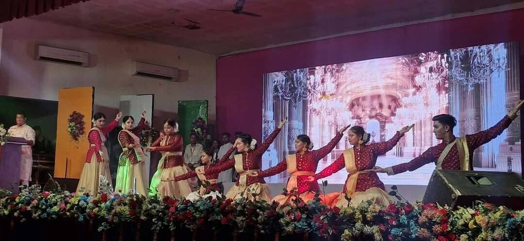 जिला स्थापना दिवस के अवसर पर टाउन हॉल कटिहार में आयोजित संस्कृति कार्यक्रम:-
Information & Public Relations Department, Government of Bihar Samrat Choudhary CMO Bihar CM Samrat