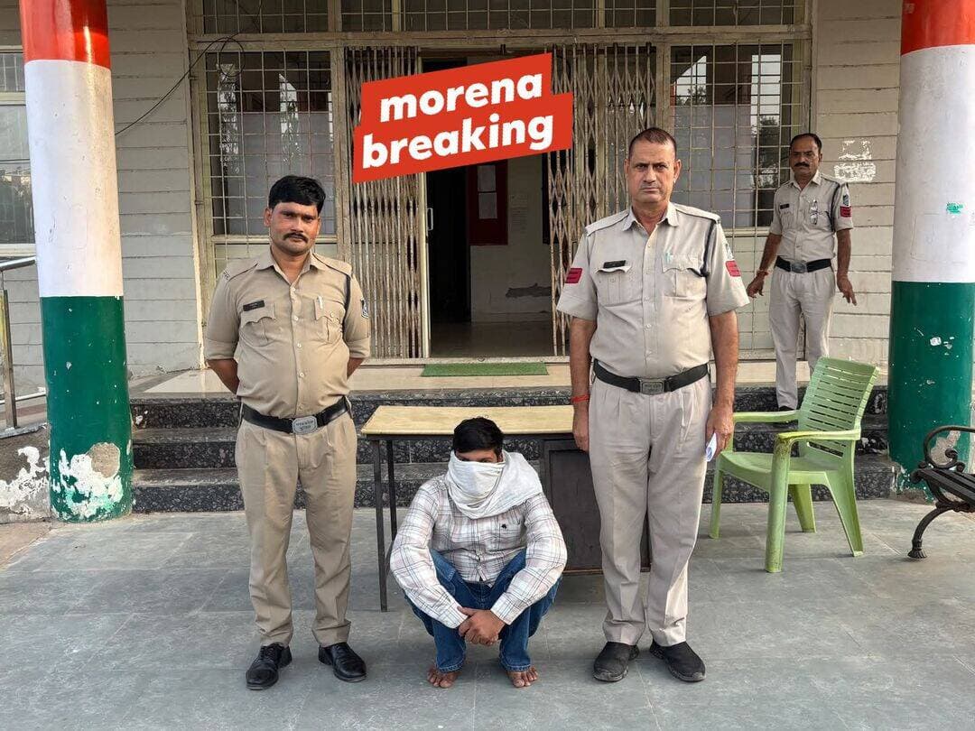 <nis:link nis:type=tag nis:id=मुरैना: nis:value=मुरैना: nis:enabled=true nis:link/> थाना कैलारस पुलिस द्वारा जिलाबदर आदेश का उल्लंघन करने वाले आदतन अपराधी हितेन्द्र सिकरवार को गिरफ्तार कर जेल दाखिल किया गया।
उक्त आदतन अपराधी के विरुद्ध हत्या, हत्या का प्रयास, लूट, मारपीट, फायरिंग जैसे कुल 12 अपराध पूर्व से पंजीबद्ध हैं।
Home Department of Madhya Pradesh
Jansampark Madhya Pradesh
Madhya Pradesh Police
IGP Chambal Zone
PRO Morena Breaking Bol Morena SP Morena