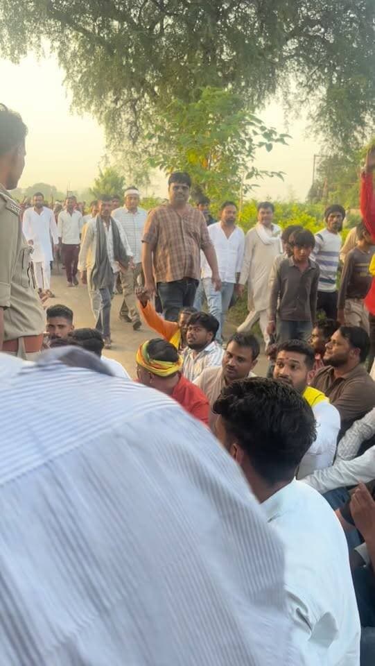 मझगांय बांध आंदोलन में नया मोड़, थाने में धरना!
आदिवासी प्रदर्शनकारियों के बीच पहुंचे अभिषेक परमार, महिलाओं पर लाठीचार्ज के आरोप का किया विरोध।
#मझगांयबांध #AbhishekParmar #आदिवासीआंदोलन #ChhatarpurNews #BundelkhandNews