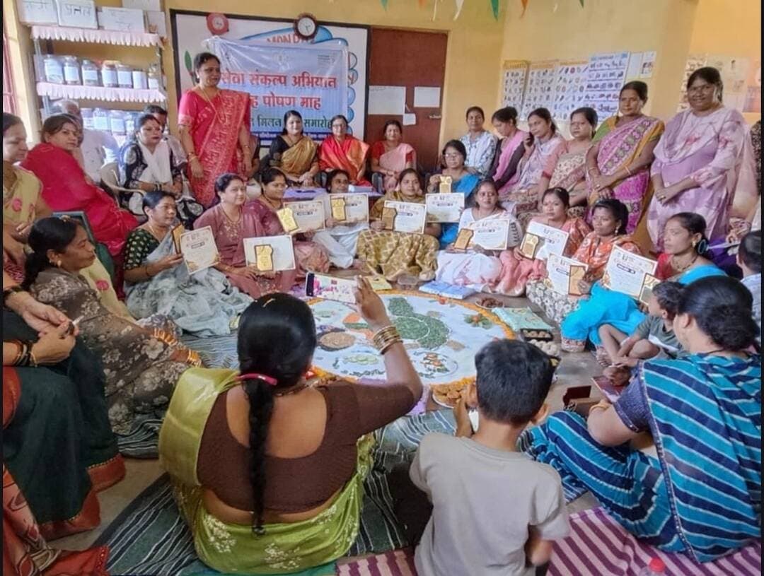 बस्तर में ‘सेवा संकल्प अभियान’ के तहत 9 बाल विकास परियोजनाओं के 133 आंगनबाड़ी केंद्रों में ‘आंगन मिलन सेवा’ आयोजित हुई। स्वास्थ्य जांच, टीकाकरण, पोषण जागरूकता और विभिन्न गतिविधियों के साथ 276 लोगों को सम्मानित किया गया।
#SevaSankalpAbhiyan